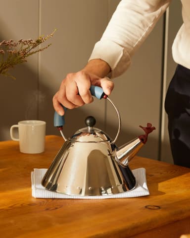 Bouilloire 9093, Alessi, détail oiseau sifflet