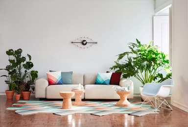Eames Plastic Armchair RE LAR, Vitra, ambiance salon lumineux